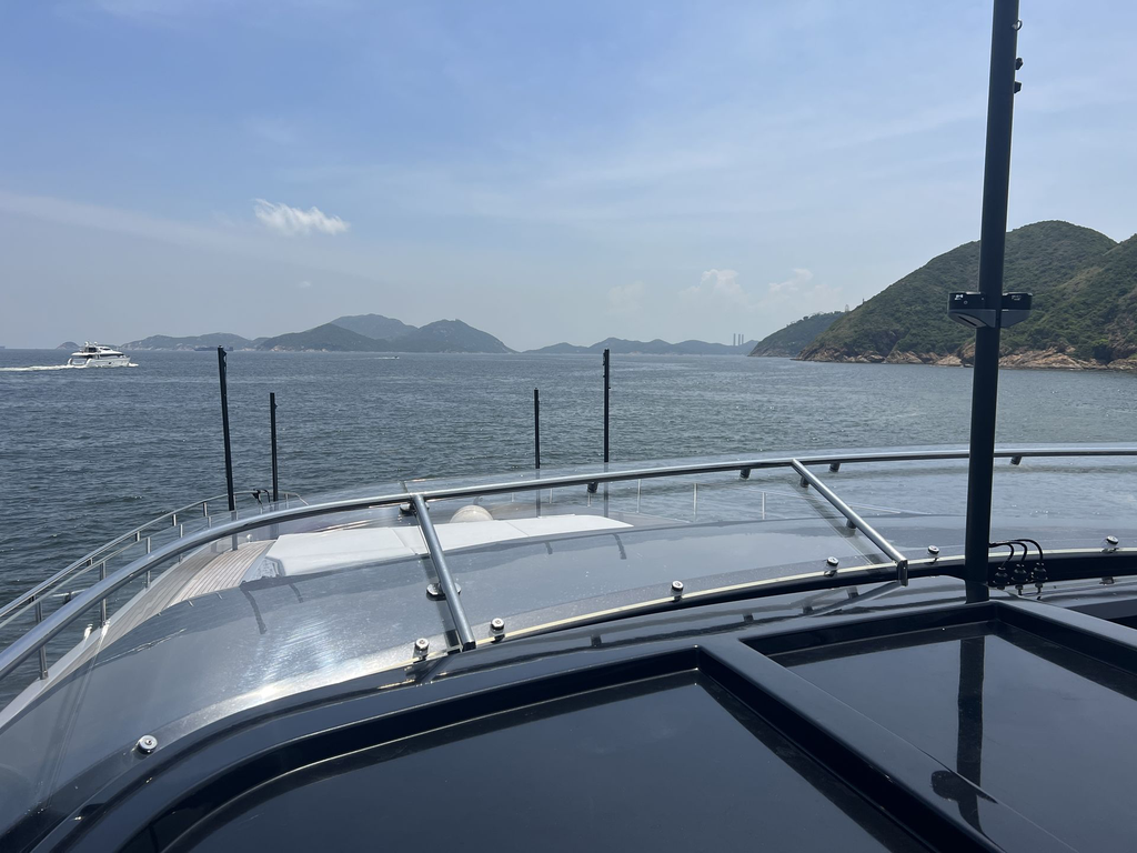 Flybridge - Facing bow.webp