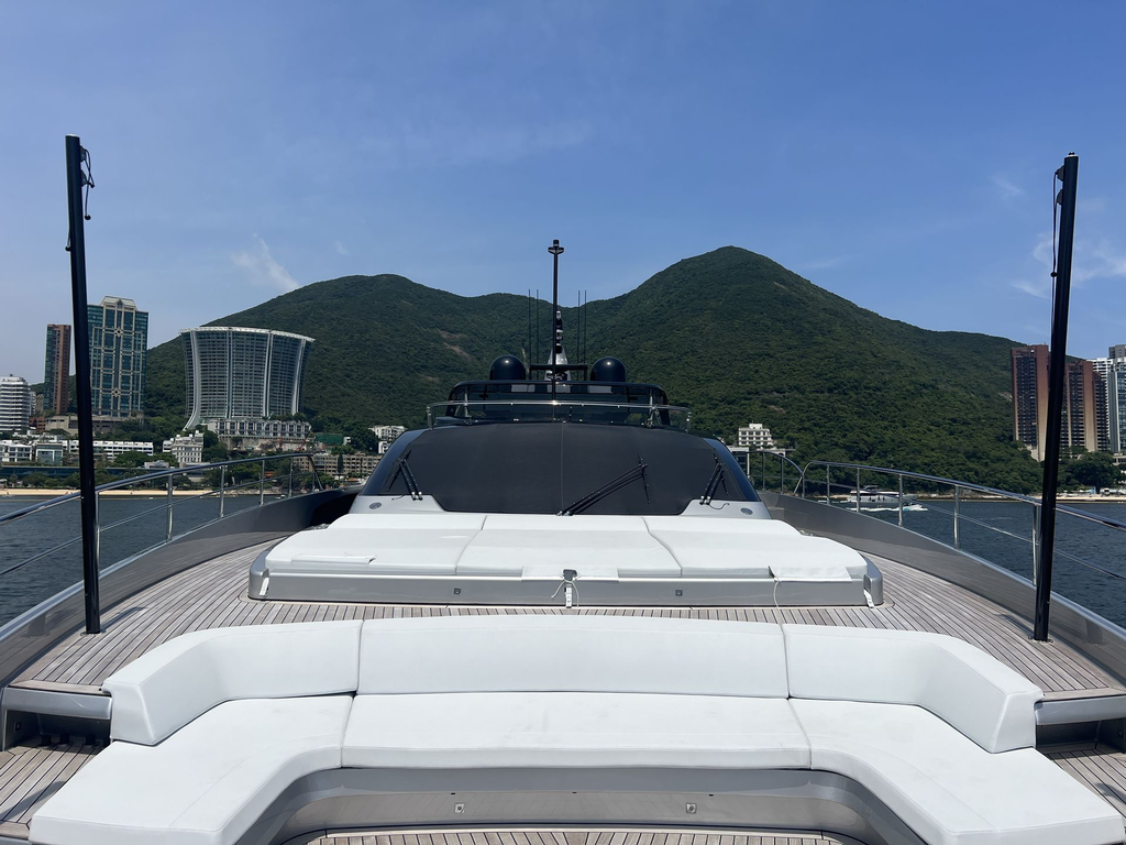 Main deck - Bow area lounge.webp