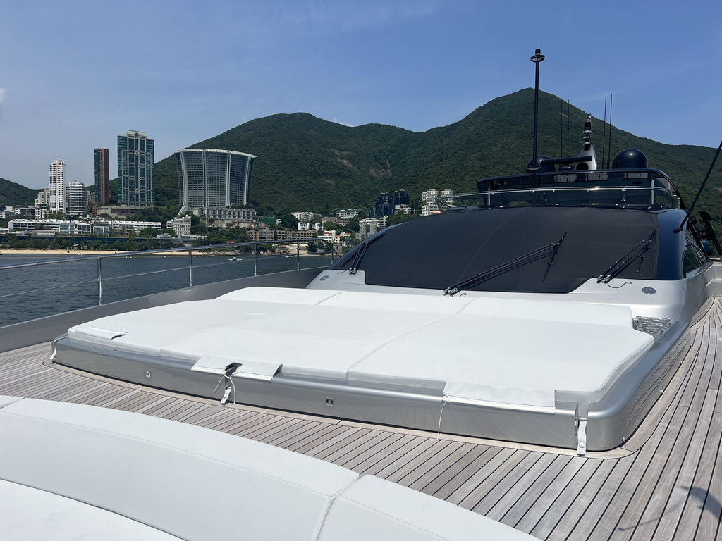 Main deck - Bow lounge sunpads.webp