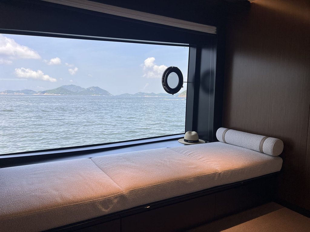 Main deck - Owner cabin lounge.webp