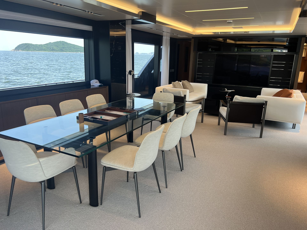 Main deck - Saloon.webp